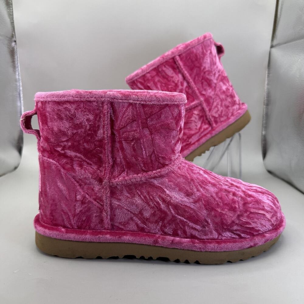 UGG Mini II Crushed Rasberry Velvet Shearling Boots Girls Size 5 Pink Winter